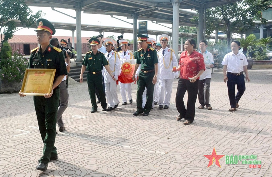 Liệt sĩ Nguyễn Văn Luân được đưa về quê nhà an táng